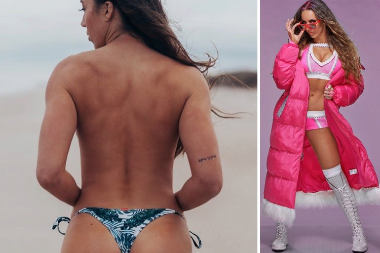 Chelsea Green is absolutely naked