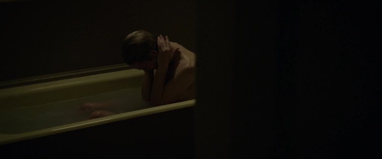 Mackenzie Davis naked