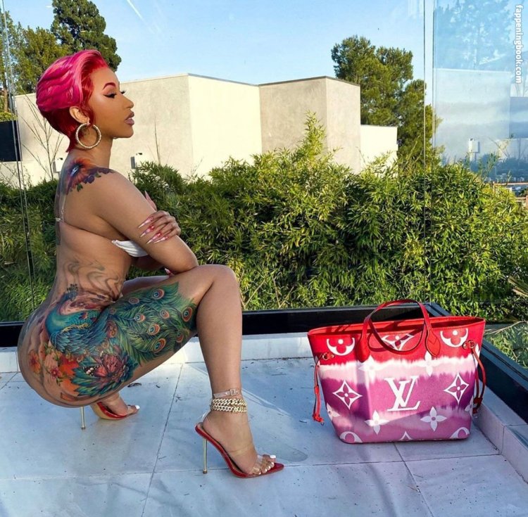 Plums of boobs Niki Minaj