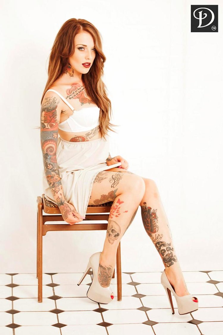 Tattooed girls: Lauren Brock