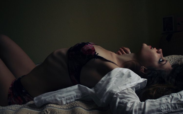 Granding girl in bed