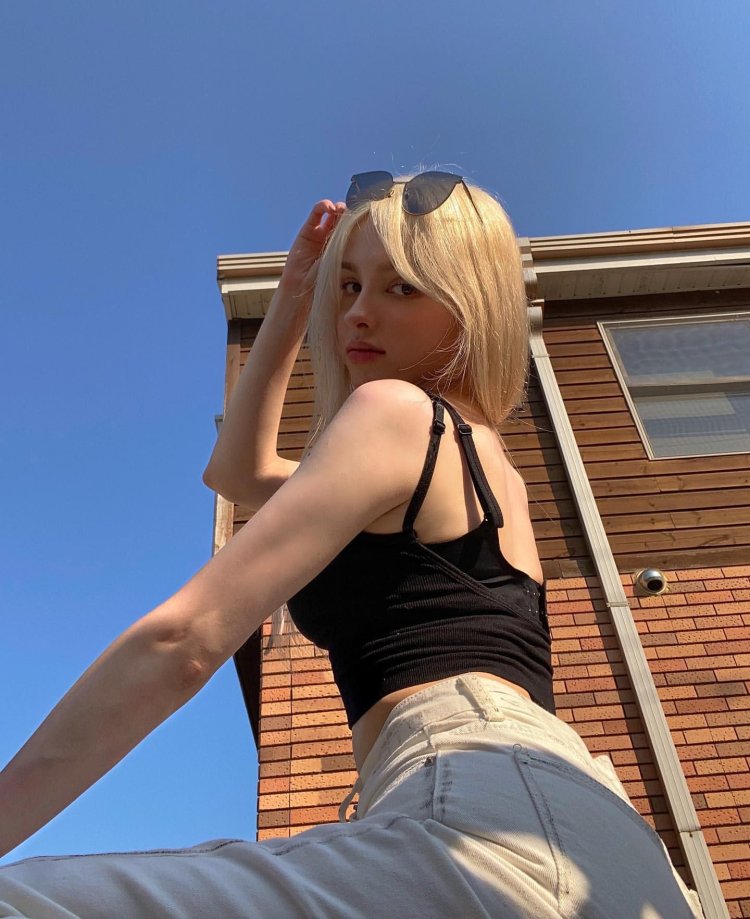 Elina Karimova Malumot