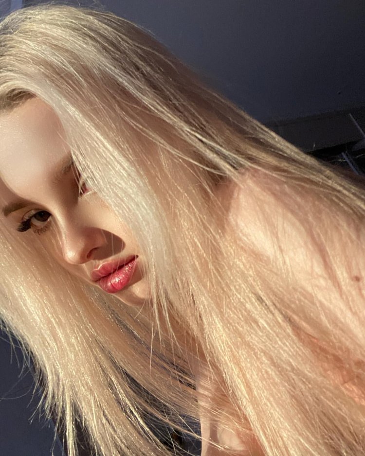 Elina Karimova Tick current