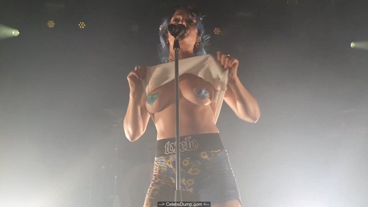 Singer tove lo naked breasts