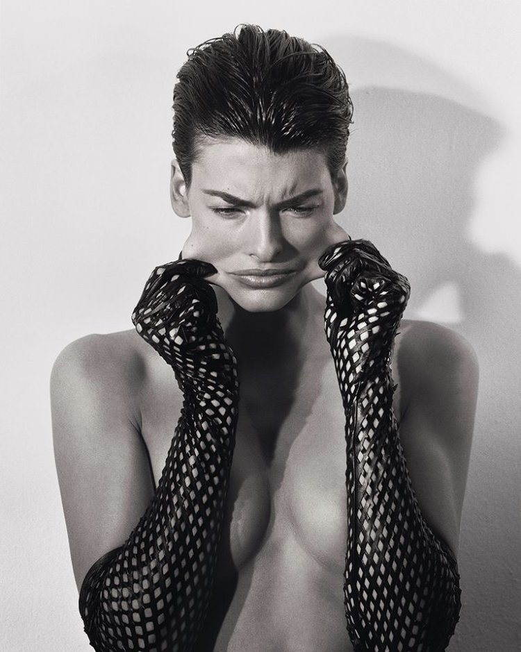 Linda Evandzelist is naked