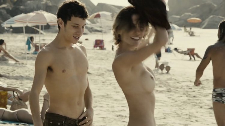 Actress Courtney Iton