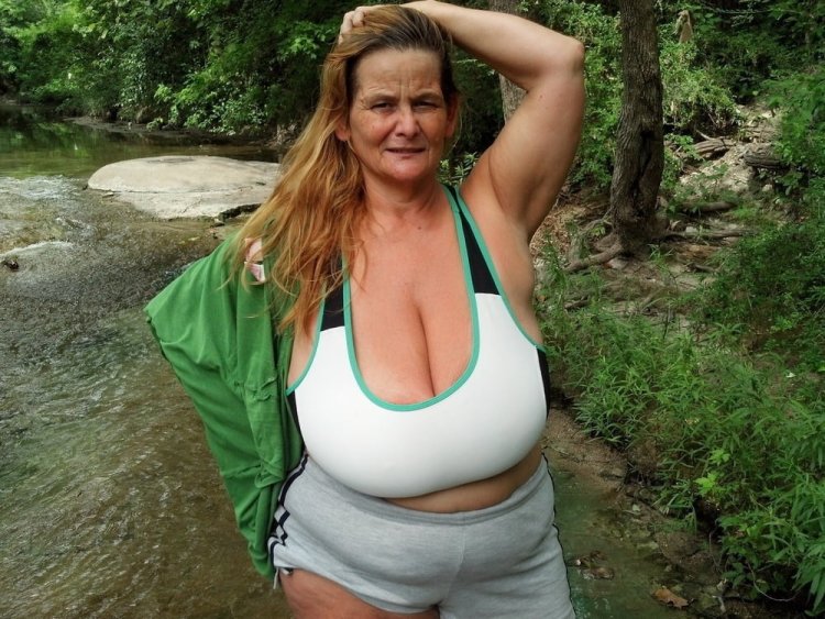 Old women with big bits