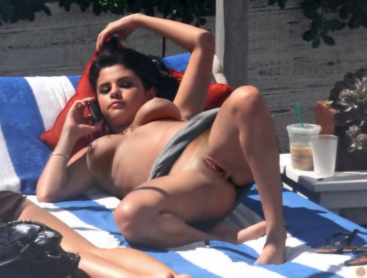 Naked Selena Gomez Stolen
