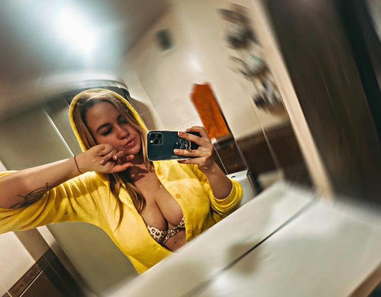 Sofia Jamora 2020 in a swimsuit