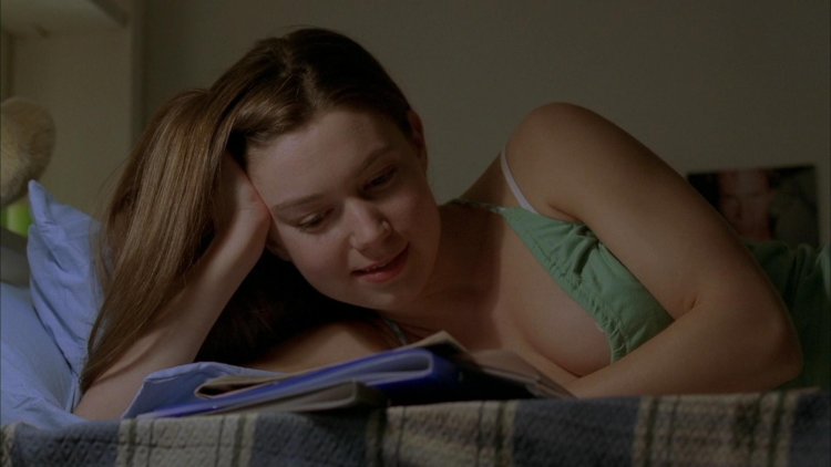 Kate Bekinsale without a bra