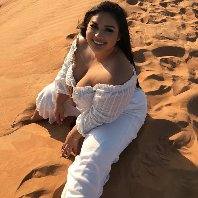 Model plus saz Diana Sirokai