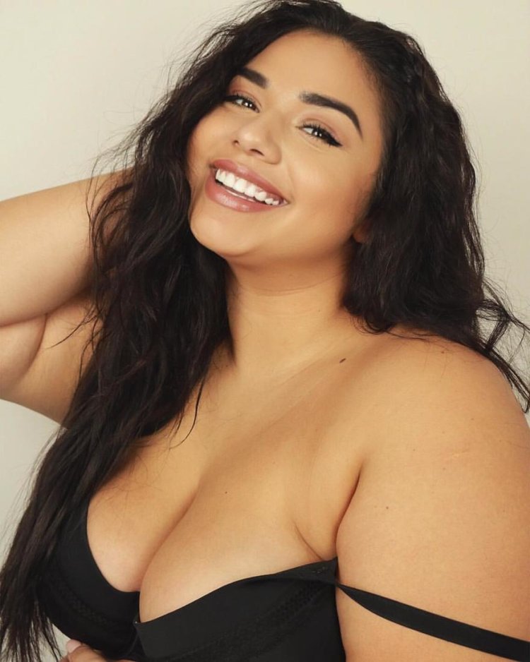 Plus-Size Diana Sirokai