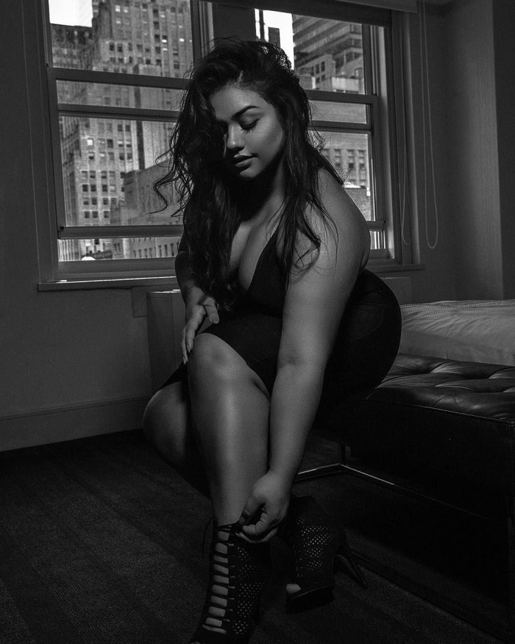 Model plus saz Diana Sirokai