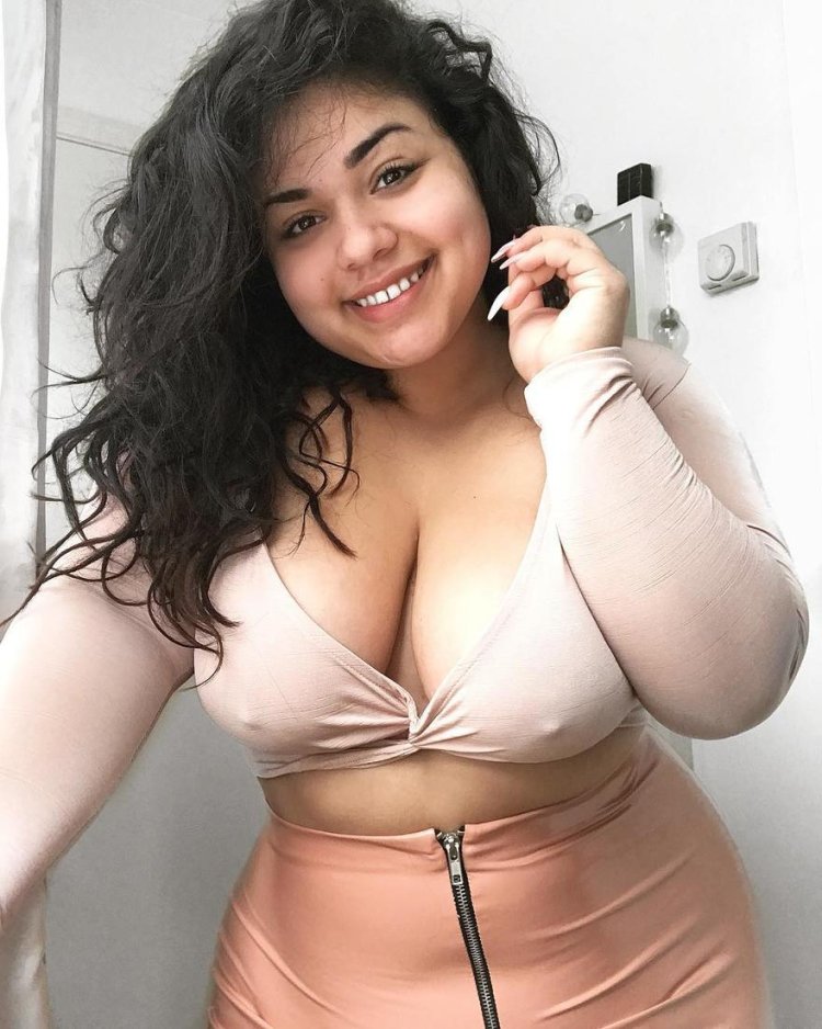 Plus-Size Diana Sirokai