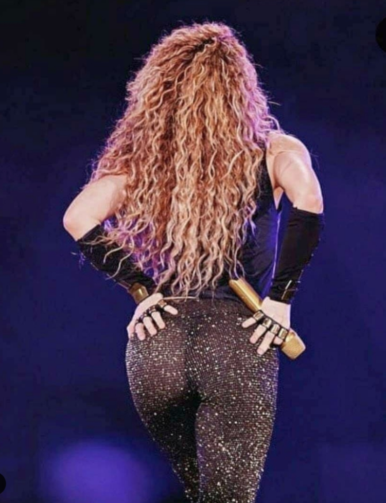 Shakira 2021 hot