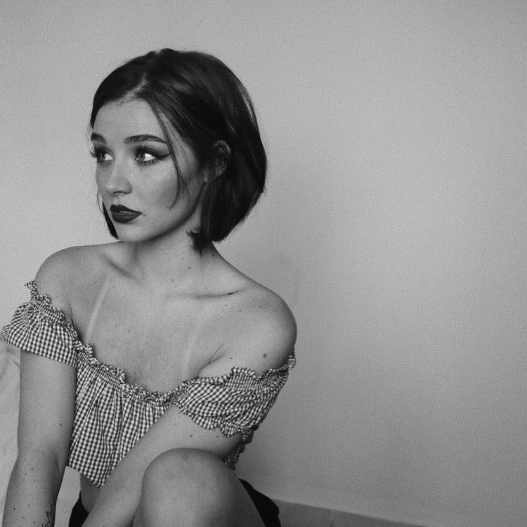 Caitlin Syragus Amourant 18