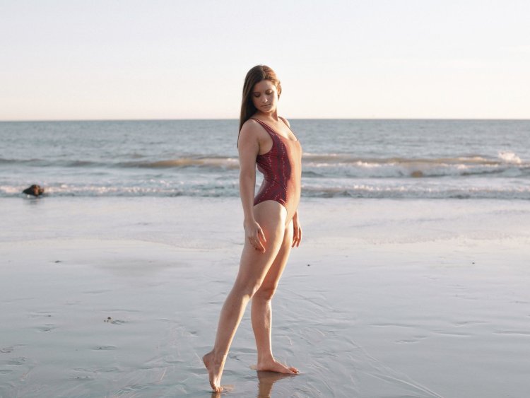 Bonnie Wright hot photos