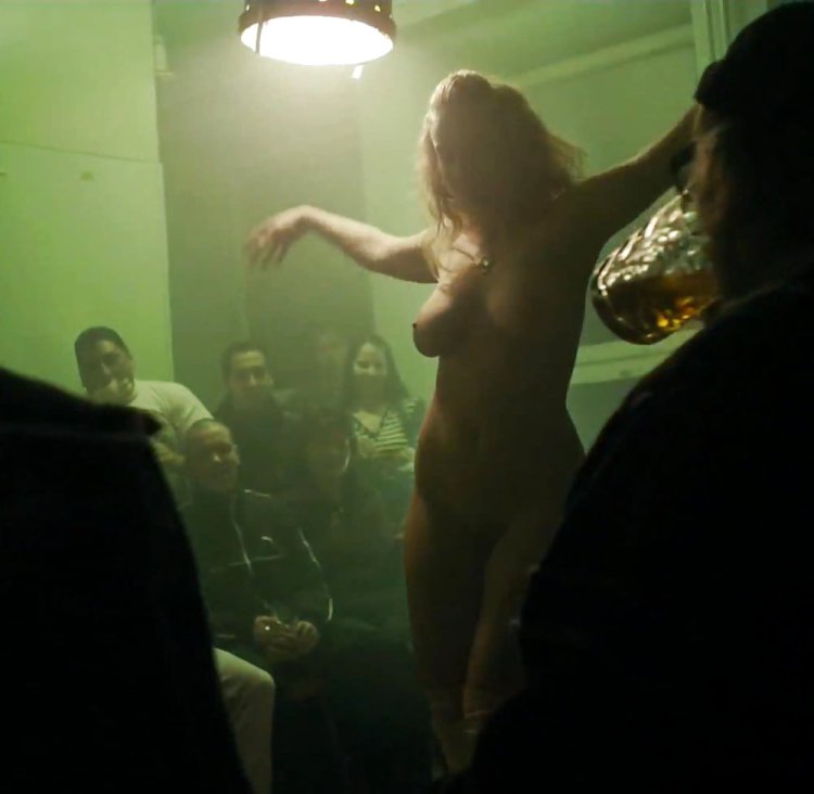 Anastasia Mikulchina Zori here is quiet naked