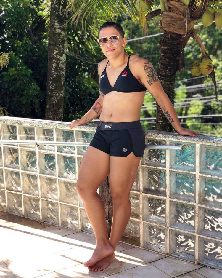 Jessica Andrade and her girlfriend