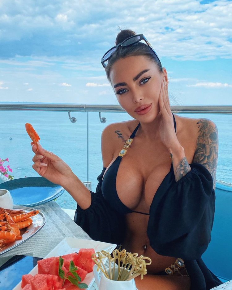 Kardashian Alena Omovich