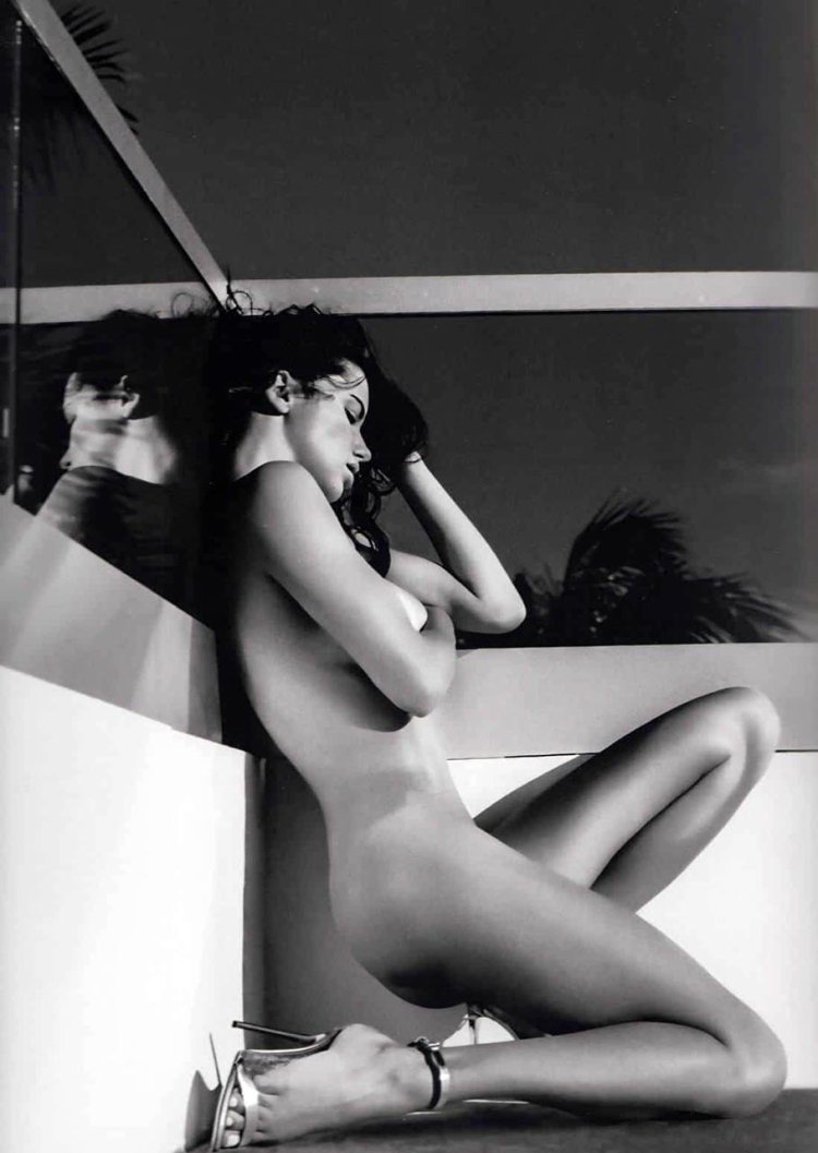 Adriana Lima Pirelli Nude