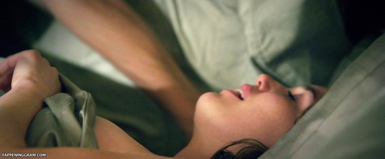 Natasha Henstridge Naked in the movies