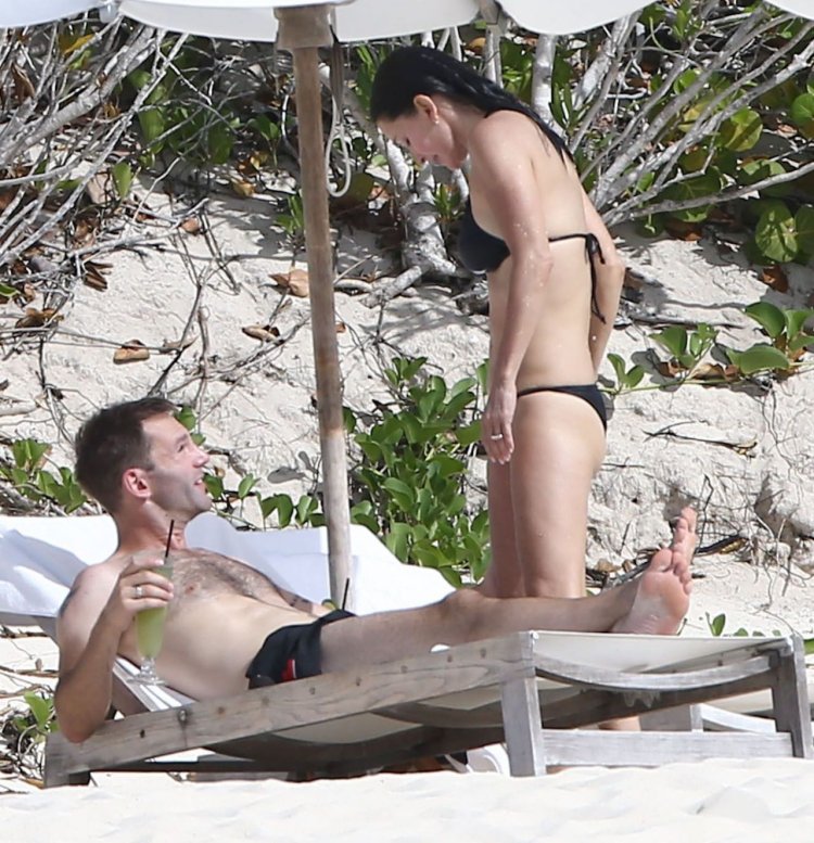 The breasts of the actress Courtney Cox