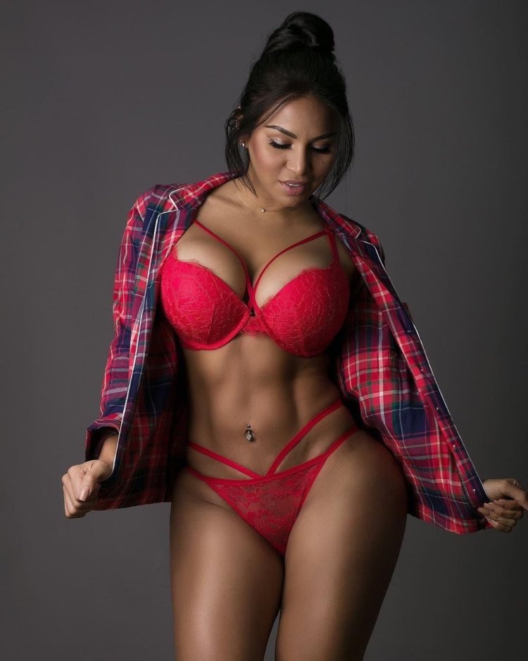 Fitness model Dolly Castro
