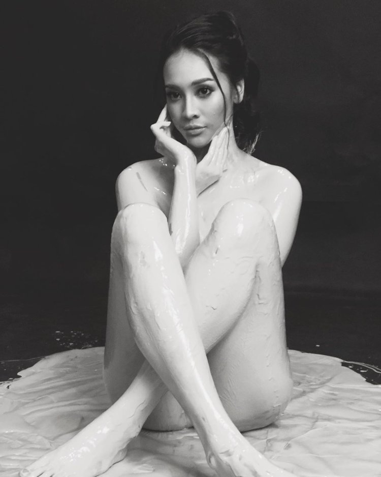 Juliet Peter Coleson Nude