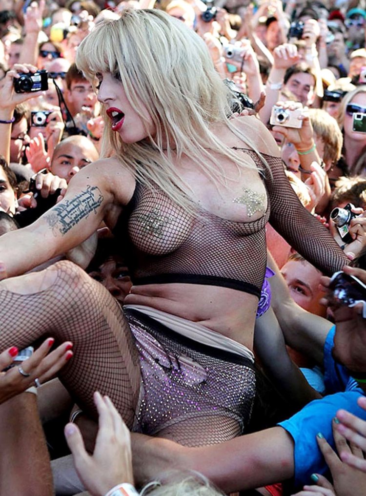 Lady Gaga Naked at a concert