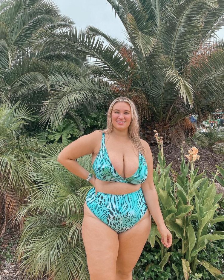 Mikaela Reidy - Ultimate Bombshell