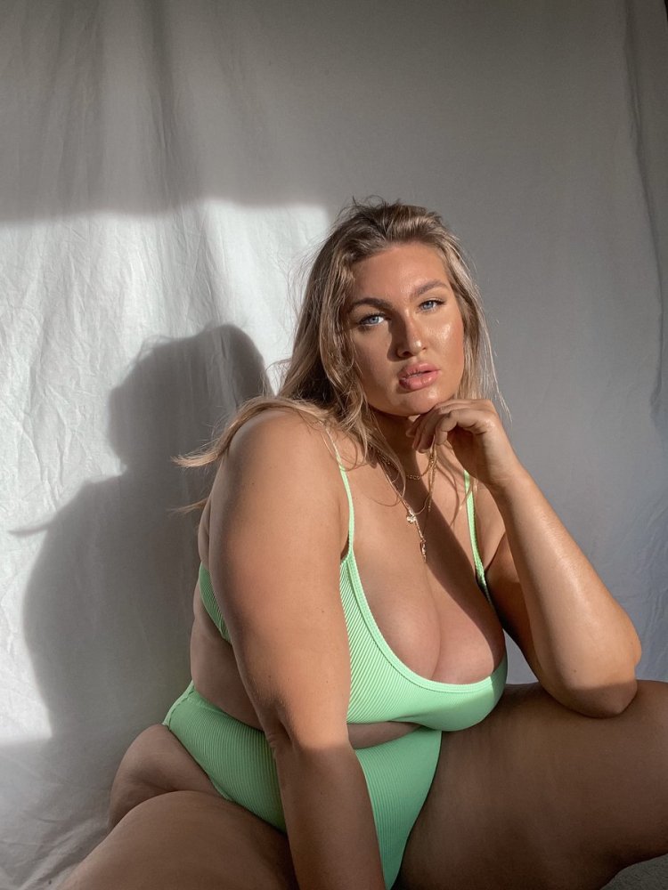 Michaela Schiffrin in a swimsuit