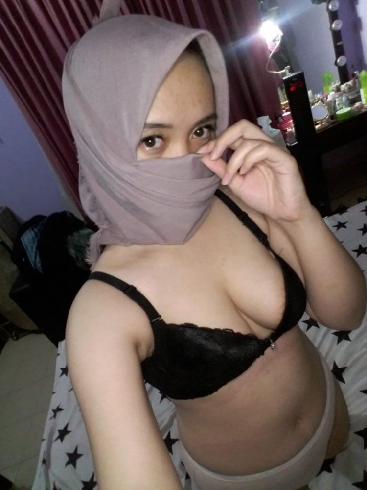 Naked boobs of Muslims