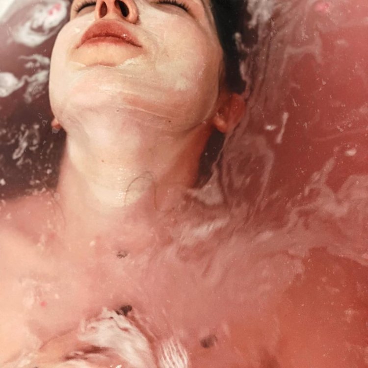 Gensyxa in a swimsuit