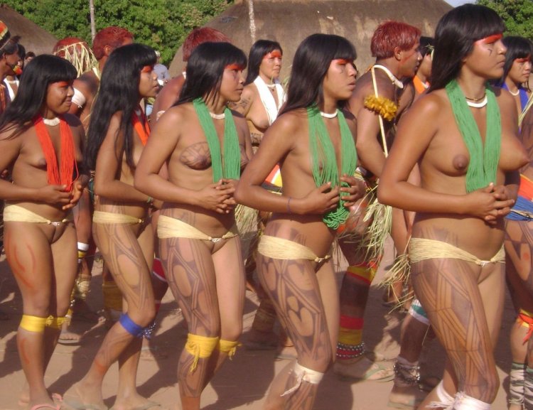 Naked women of the tribe Janomes