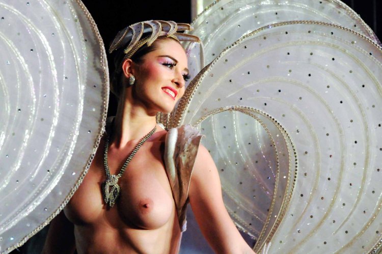Dancer with naked tits