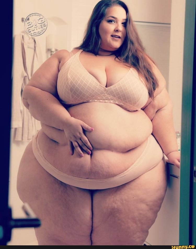 BBW Plump Princess in Walking bathroom