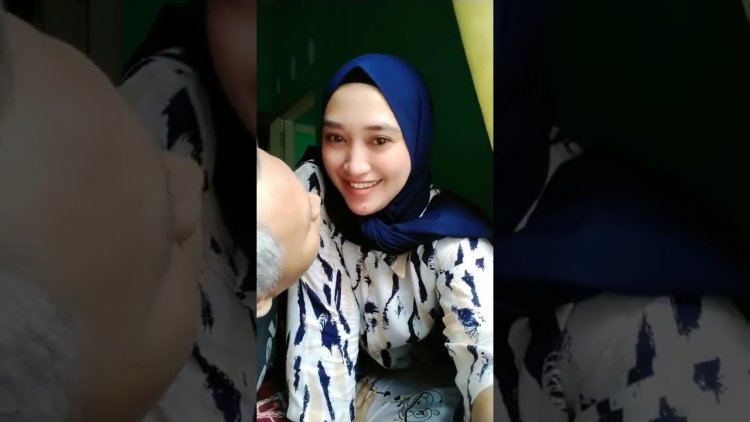 Tante Jilbab Bugil Hot 9 years old