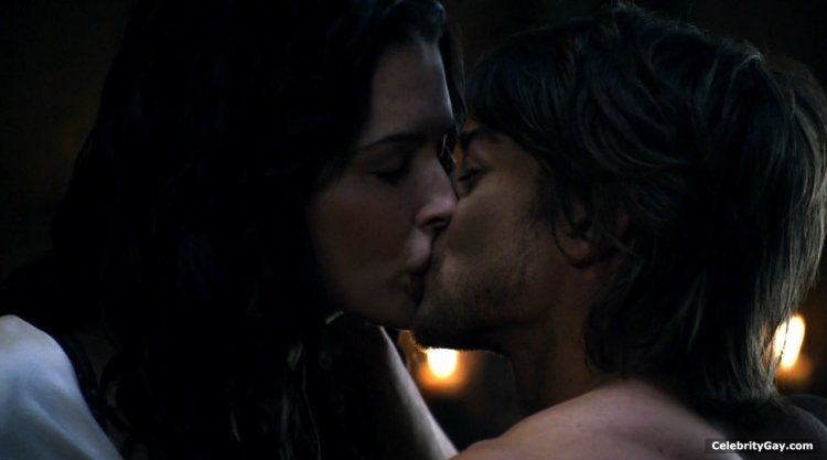 Kaline Amnell and Richard Ral kiss