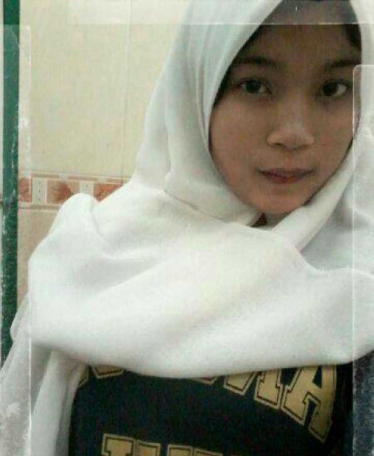 ABG Jilbab Pamer Toket