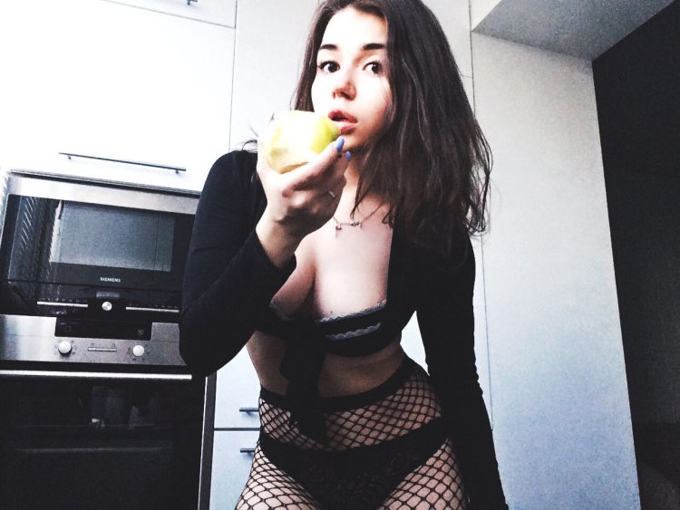 Sonya Fast SweetPain69