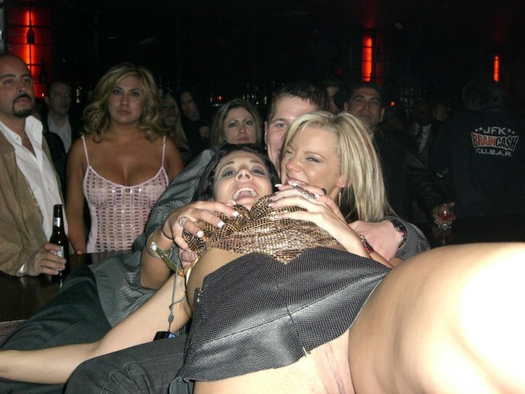 Nymphomanin Rieschwanz Upskirt Partysex