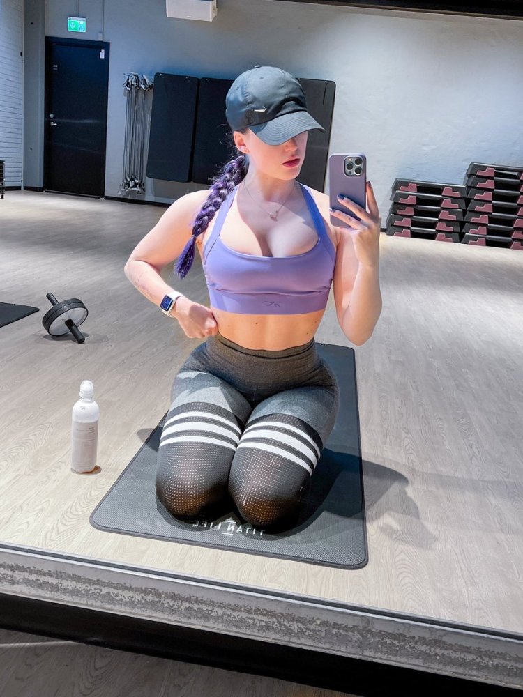 Adelina Frost Onlyfans