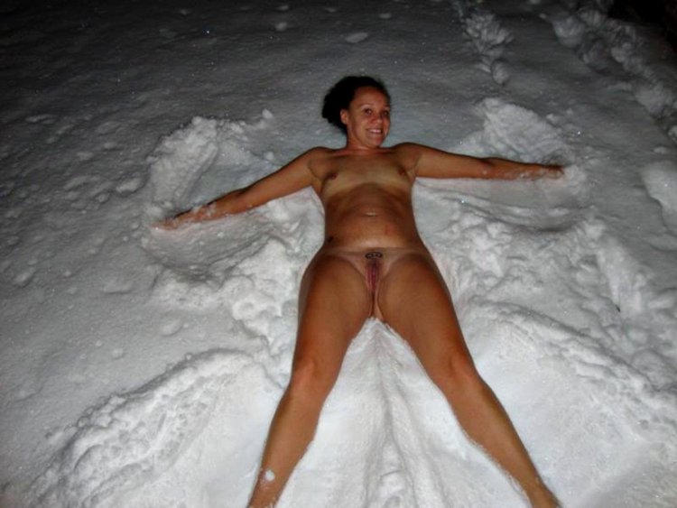 Nudism in winter