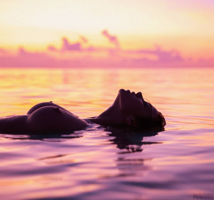 Naked at the sunset Nata Lee Foto