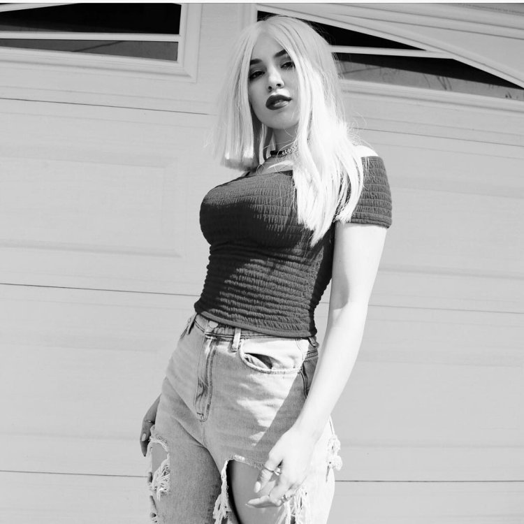 Ava Max is hot