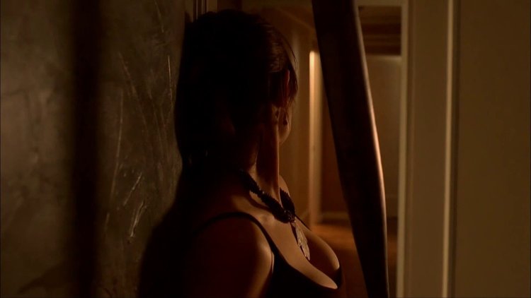 Emily Deschanel without panties