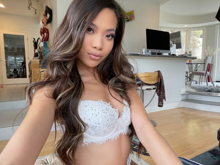 The fault of Sky Actress