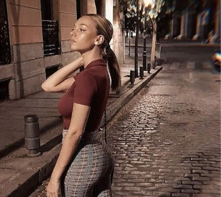 Esther Esposito 18 +