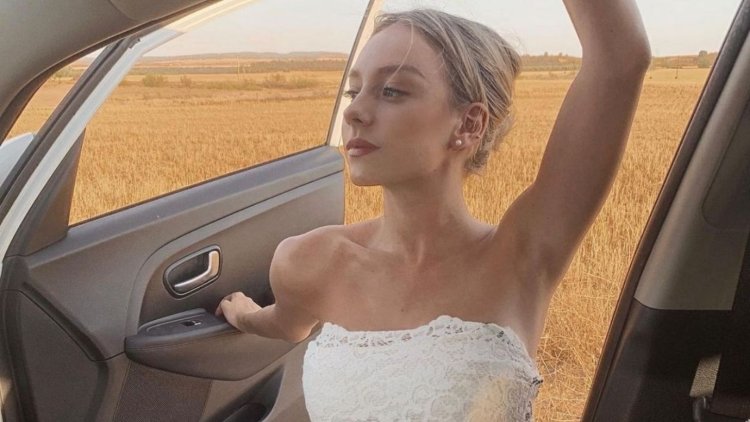 Esther Exposito photo in the car against the background of nature